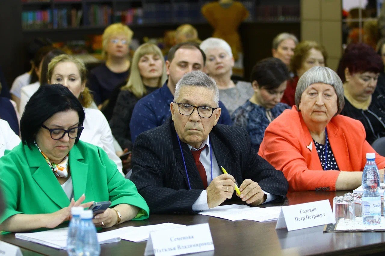 В Ульяновске открылся первый Всероссийский съезд народных учителей.