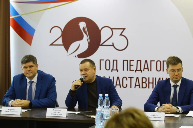 В Ульяновске открылся первый Всероссийский съезд народных учителей.